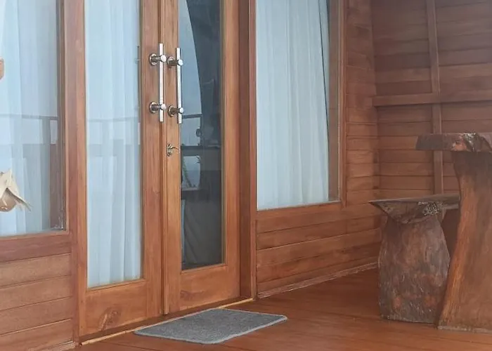 Vakantiehuis The Indah Cliff Sea View *