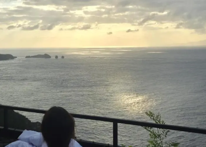 Vakantiehuis The Indah Cliff Sea View *